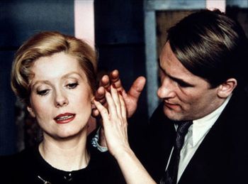 Le-dernier-metro---Catherine-Deneuve-et-Gerard-Depardieu-.jpg