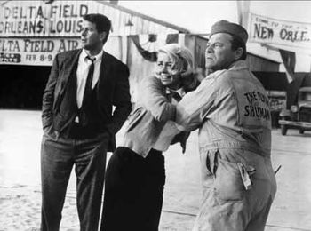 La-Ronde-de-l-aube---Rock-Hudson--Dorothy-Malone-et-Jack-Ca.jpg