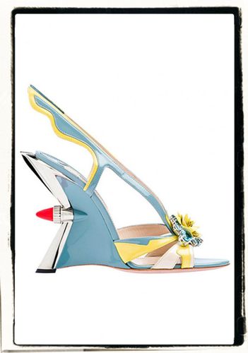 prada-chaussures-2012-voiture-6