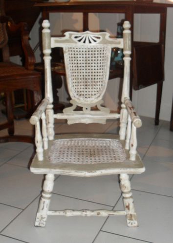 chaise pour enfant ancienne
