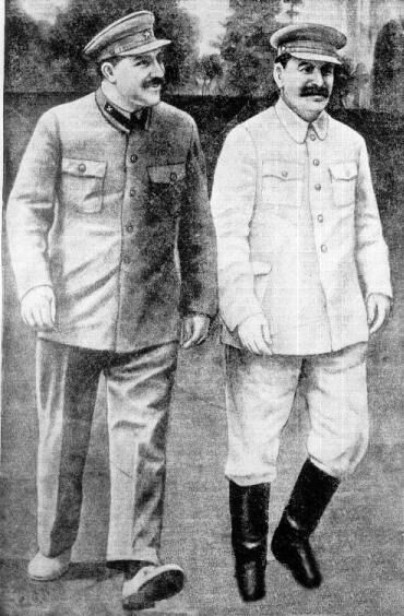 Lazare-Kaganovitch-avec-Joseph-Staline.jpg