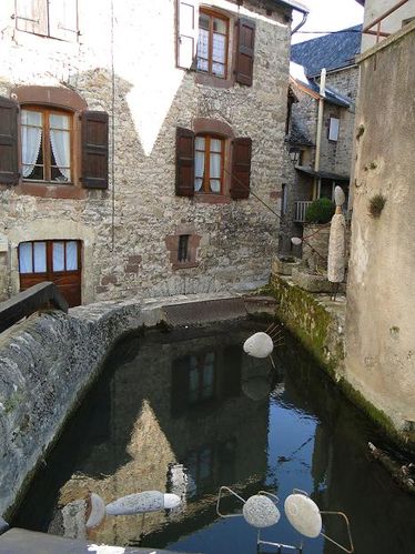 38 Canourgue poissons pierre2