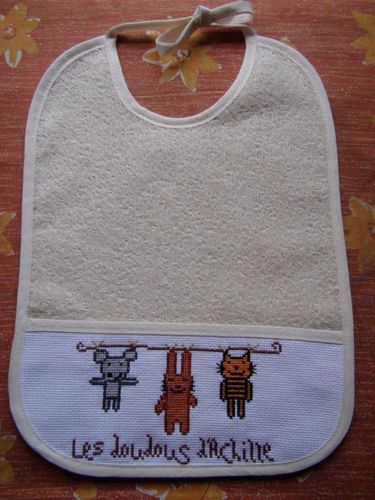 bavoir-doudou-brode-par-rejane.jpg