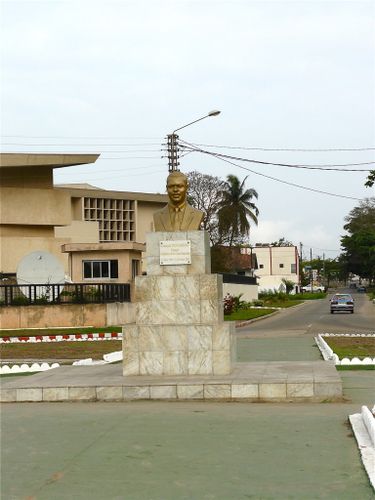 rond-point-tribunal-buste-