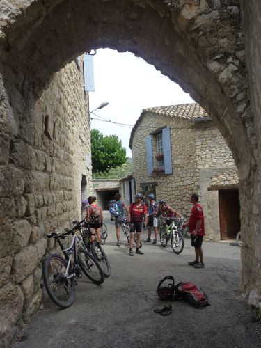 VILLEPERDRIX-VILLAGE.jpg