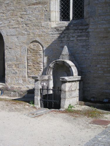 Fontaine-eglise-Nizon.jpg