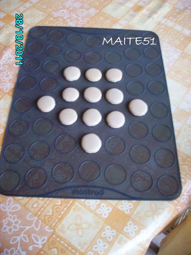 Tapis-macarons---coques-mario.JPG