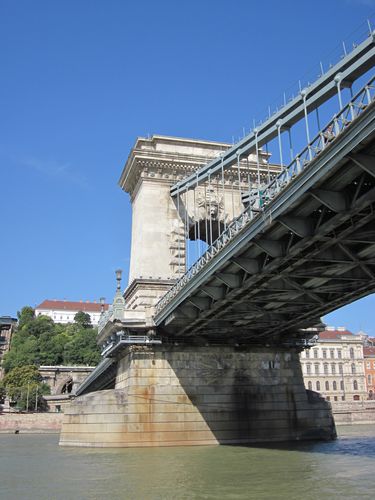 pont-des-chaines-budapest--2-.JPG