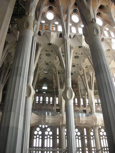 450px-Sagrada_Familia_Interior-copie-1.jpg