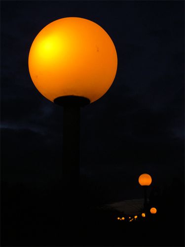 La-Grande-Motte--lampadaires-de-nuit.jpg