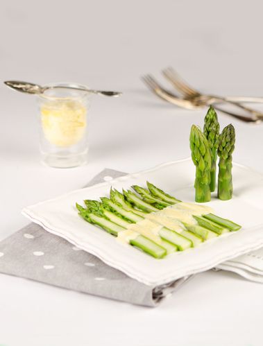 ASPERGES-VERTES-SAUCE-AU-SIPHON-VIN-BLANC-E-CHALOTES.jpg