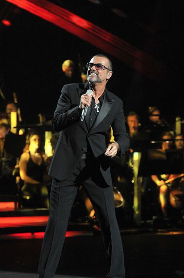 George-Michael-George-Michael-performing-aids-zUvcF-Ukrvul.jpg