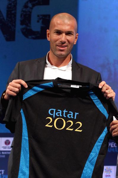 477212-zinedine-zidane-supporte-le-qatar-pour-637x0-2.jpg