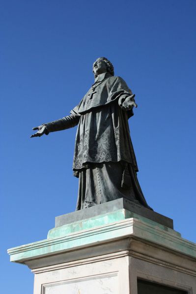 Statue-en-bronze-de-Mgr-de-Belsunce-effectuee-par-Joseph-M.jpg