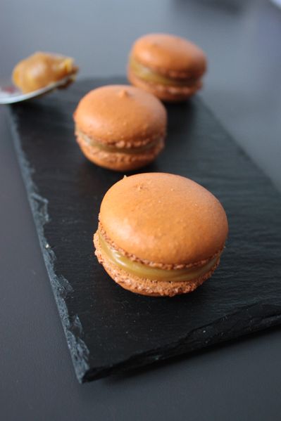 Macarons caramel au beurre salé.