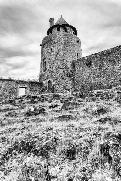 Chateau-Fougeres-1.jpg