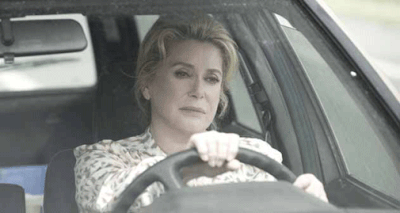 Elle-s-en-va---Catherine-Deneuve.gif