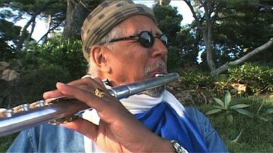 Charles_Lloyd_flute_3_credit_Giuseppe_de_Vecchi_em.jpg
