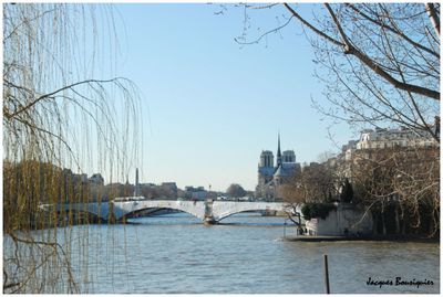 Paris pont de sully emballé