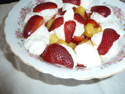 fraise-et-ananas-comme-un-pavlova--1-.JPG