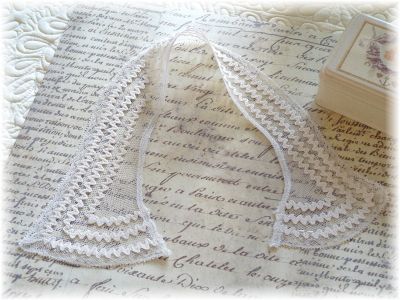 Col Dentelle