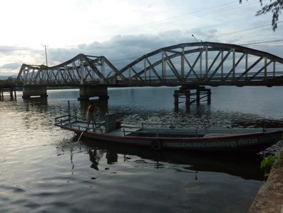 Kampot-bridge.jpg