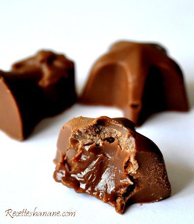 Chardon Praliné, chocolat fin de Lyon, Recette authentique à base de croûte  de sucre fabriquée selon la technique dite « à l'amidon ».