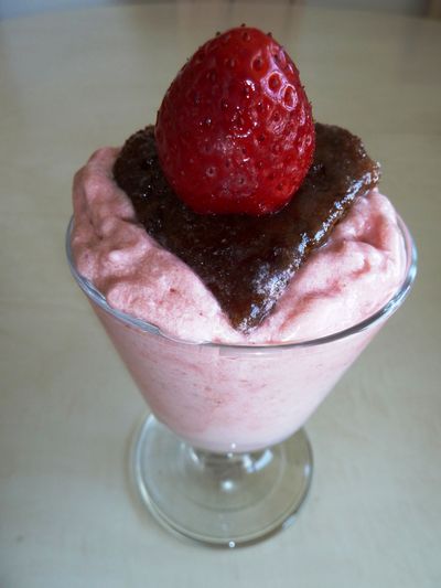 mousse-fraise-petit-coeur-de-genoise.JPG