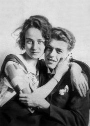 Georgette-et-Rene-Magritte--1922.jpg