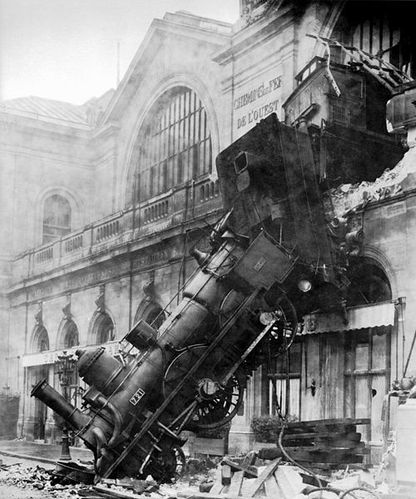 500px-Train wreck at Montparnasse 1895