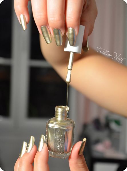 Essie-GoodAsGold-5