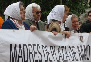 madres-plaza-de-mayo-300x205.jpg