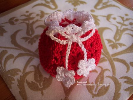 bourse-noel-friandises-cadeau-decoration-crochet