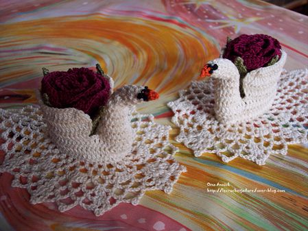 cygnes-ivoire-bordeaux-crochet-cadeau-decoration
