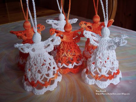 anges-orange-blanc-crochet-decor-fete