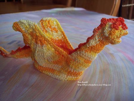 bebe-dragon-dragees-crochet-decoration