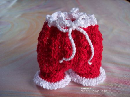 pantalon-Pere-Noel-pochon-decoration-crochet