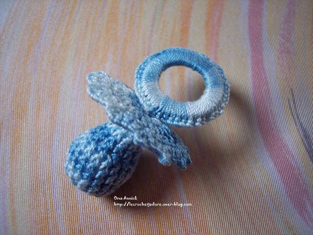 tetine-naissance-deco-bapteme-crochet