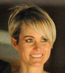 laeticia-hallydaycheveux-courts.jpg