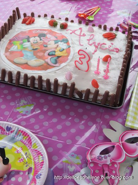 Layer Cake A La Fraise Pour Ses 3 Ans Les Delices D Helene