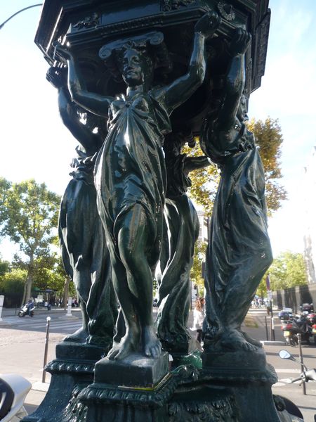 Arc de Triomphe - Fontaine Wallace