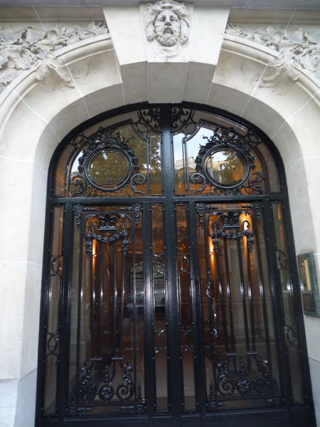 Ave Victor Hugo - porte cochère