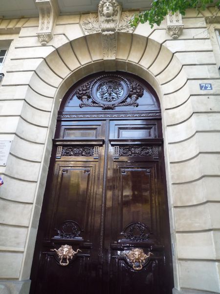 Ave Victor Hugo visage 12 et porte cochère