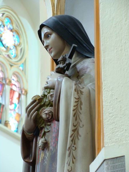 Statue-Therese-roses-et-Christ-parousie.over-blog.fr.jpg