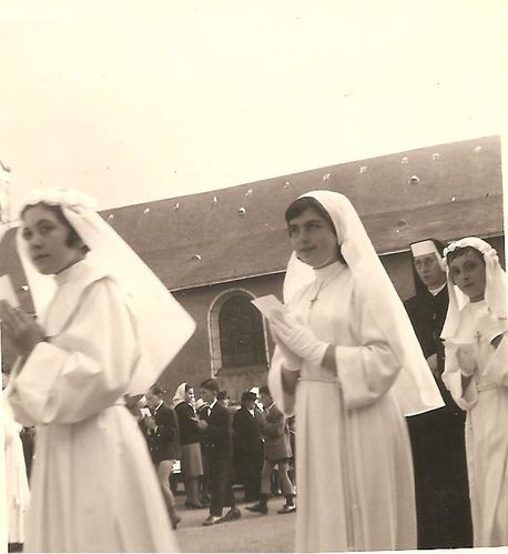 confirmation en 1964- Madeleine Cailler, moi, Christine Cai