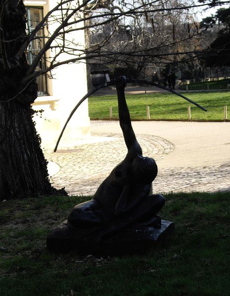 statue archer