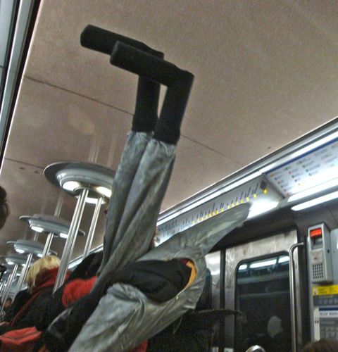 Batman mannequin métro pieds