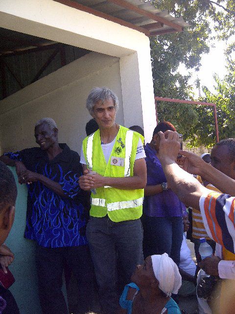 dr_Large_lecturing_on_eye_care_issues_Petit_Goave_-copie-1.jpg