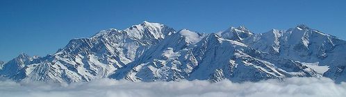 800px-Massif du Mont-Blanc (hiver panoramique)