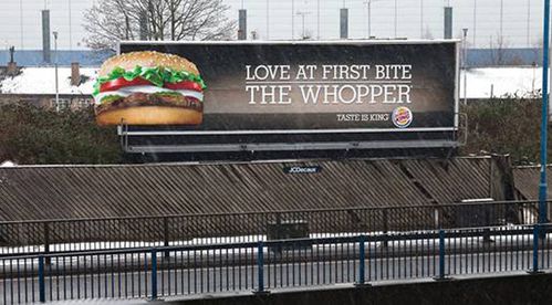 burger-king-whopper-billboard-bite-1-uk-jcdecaux-innovate.jpg